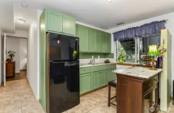 Apartment Suite full kitchen- gas stove