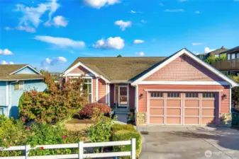 Well maintained one level home in Edmonds Bowl area