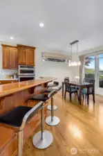 Breakfast bar and dining area