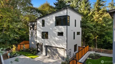 Private, secluded lot backs up to the protected nature reserve. Inside you are surrounded by nature. It feels like your living in a luxury treehouse!