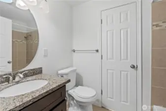 Full main floor guest bath