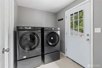 Main floor utility room washer and dryer convey with the sale