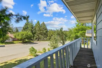 Front deck looks out over Cle Elum and Peoh Point.