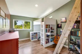 2nd Floor Bedroom (2)