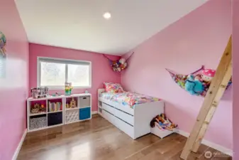 2nd Floor Bedroom (1)