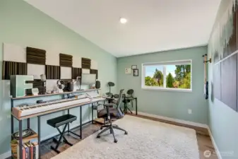 2nd Floor Bedroom (3)