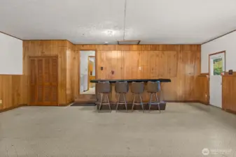 Rec Room With Wet Bar