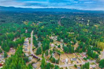 Located near many conveniences, yet feels rural and quiet.
