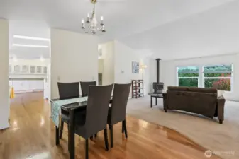 Nice open floor plan to the living room