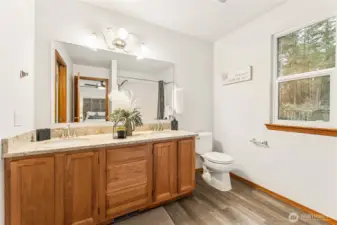 Refresh in style in the primary ensuite, complete with dual sinks, slab counters, and newly updated flooring.
