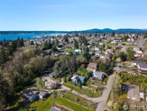 Large lot in Manette
