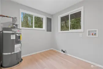Oversized Laundry Room w/New Water Heater!