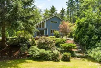 Welcome to 3356 Leroy Circle. Gorgeous landscaped yard, warm and inviting high ceilings and windows to bring in the light! All set on a super private over 1/2 acre lot surrounded by beautiful trees - that are set back enough so that its light and bright into the evening!