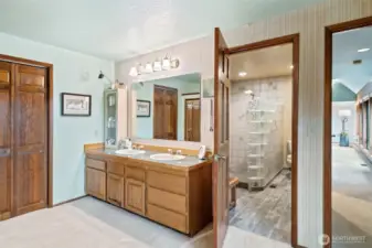 Primary en-suite bathroom.