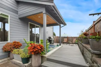 This is truly a quiet, relaxing space and is so convenient to the kitchen.