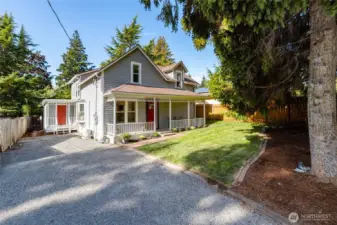 Restored Happy Valley Home 3 blocks from WWU. 2 blocks from Happy Valley Elementary School