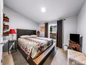 Large primary on your own side of the house.