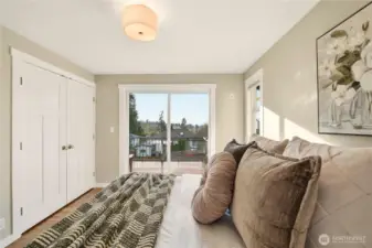 Incredible Olympic Mountain and sunset views from your bed!