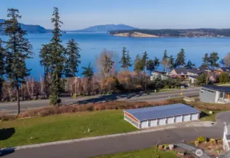 Beautiful lot with Island views
