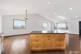 Generous Island with plenty of storage.