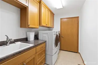 Utility/Laundry/Mud room with sink, washer & dryer stay!