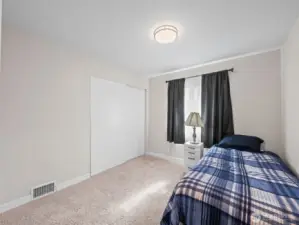 Middle Bedroom