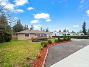 front yard with side parking