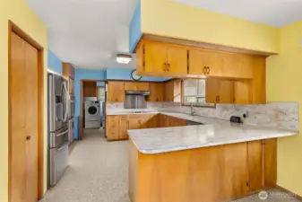 Kitchen with eating bar