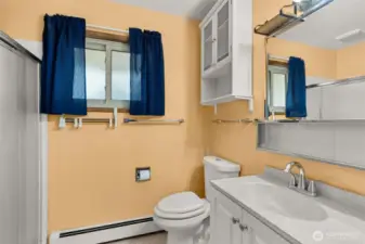 Second bath room off the utiltiy room
