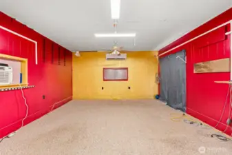 Bonus Room/Game Room w/air conditioning