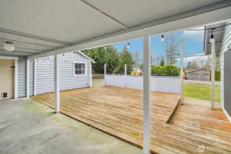 Covered walkway to garage and deck