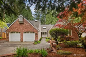 Located in a quiet cul de sac near the owner gate