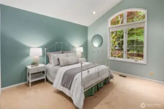 Second spacious bedroom