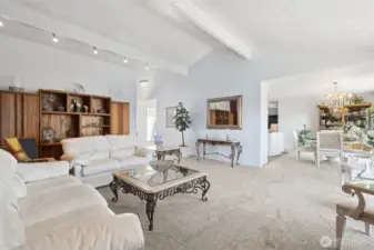 Easy flow from the living room to the dining room, when dinner's ready