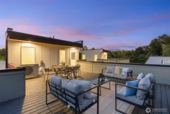 An outdoor oasis above it all—perfect for late-night conversations, al fresco dinners, or soaking in Seattle views.