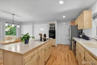 Turning right from the entry hall you enter the kitchen.