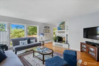 Imagine all the wonderful evenings in this room using that fireplace!