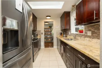 Create your culinary specialties surrounded by granite, glass tile & upscale cabinetry…