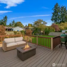 Entertaining Back Deck. Trex Decking Material.