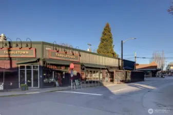 Local fun on 56th Street + My Friend Derek's Pizza