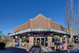 Popular gathering with great areas to work.