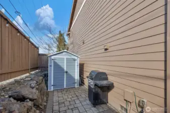 Side yard shed.