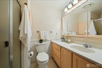 Primary bathroom ensuite