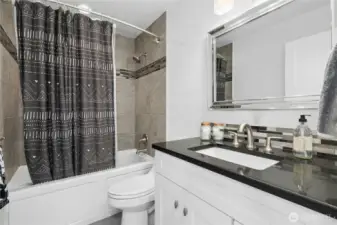 Hall bathroom with jetted tub