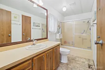 Full bath off of primary bedroom