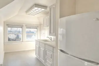 Top Floor 2nd Kitchen Potential