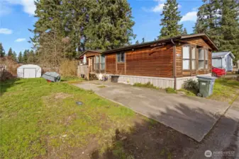 Country Feel! Parking for 2 here.