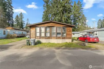 Front Facing w/Dual Bay Windows