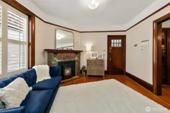 elegant top floor flatting style condo