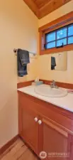 Studio 1/2 Bath